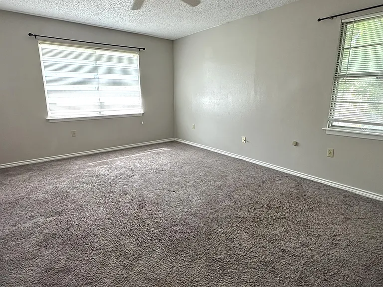 708 Creek St — Photo 14
