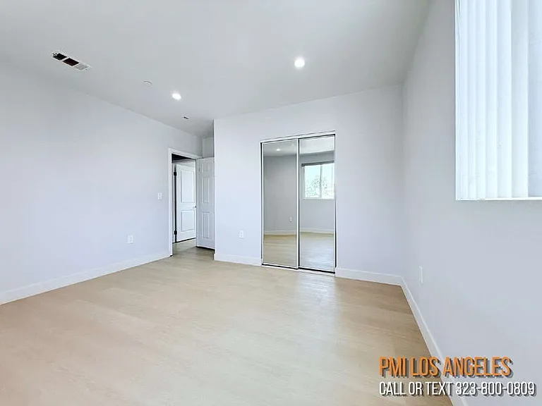 206 1/2 E 87th Pl — Photo 11