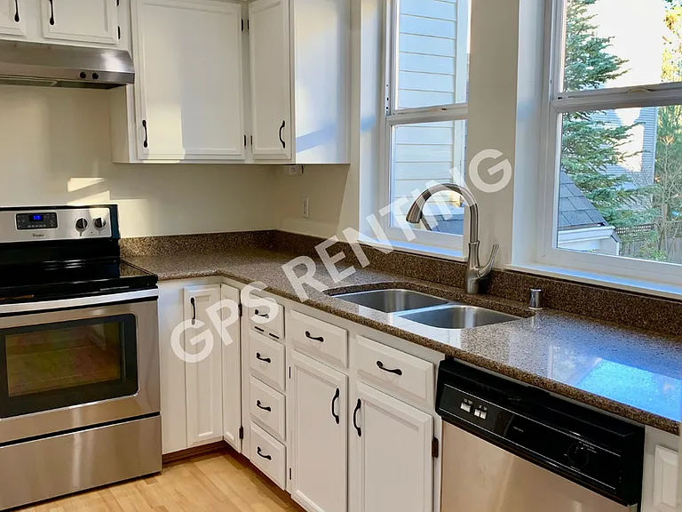 12527 27th Ave NE #C — Photo 10