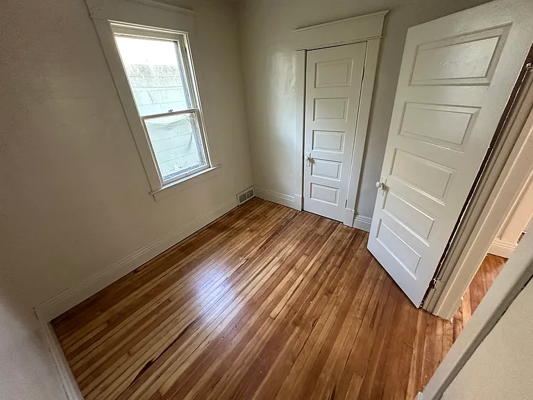 554 Tonawanda St — Photo 7