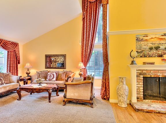4th image of 1089 S Armstrong Cir