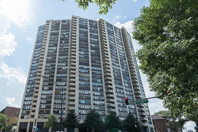 1st image of 3930 N Pine Grove Ave APT 3015