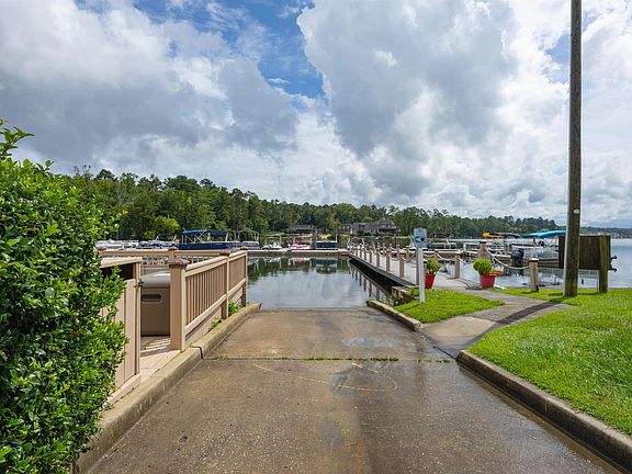 4th image of 43 Boardwalk Ln