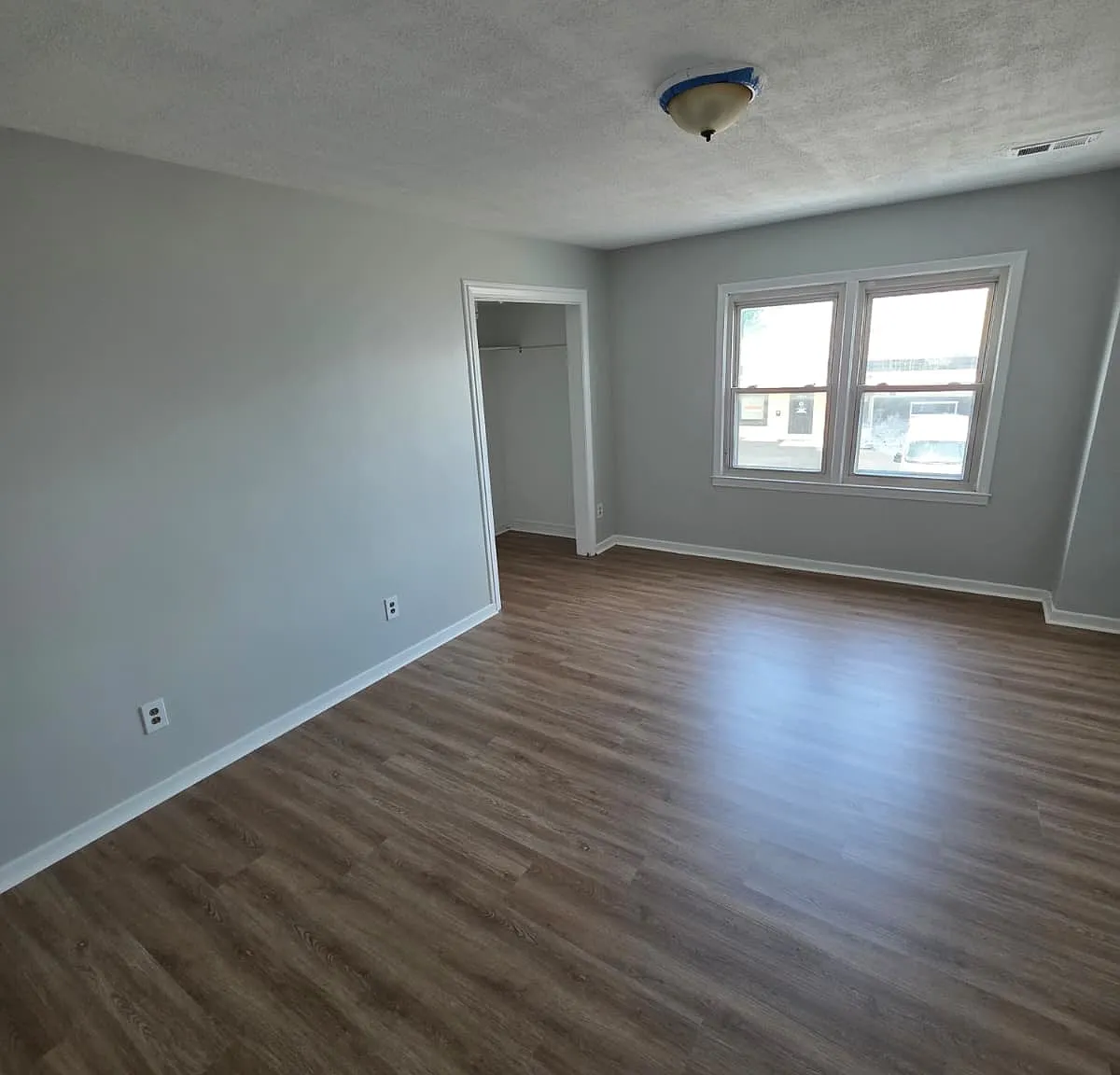 2 bed, 1100 sqft, $1,600 — Photo 2