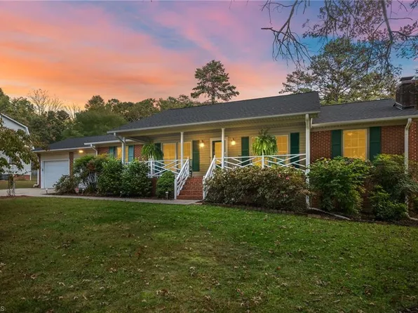 3831 Willowood Dr, Clemmons, NC 27012