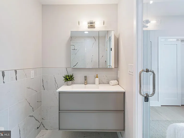 1516 E Capitol St NE #1 — Photo 22