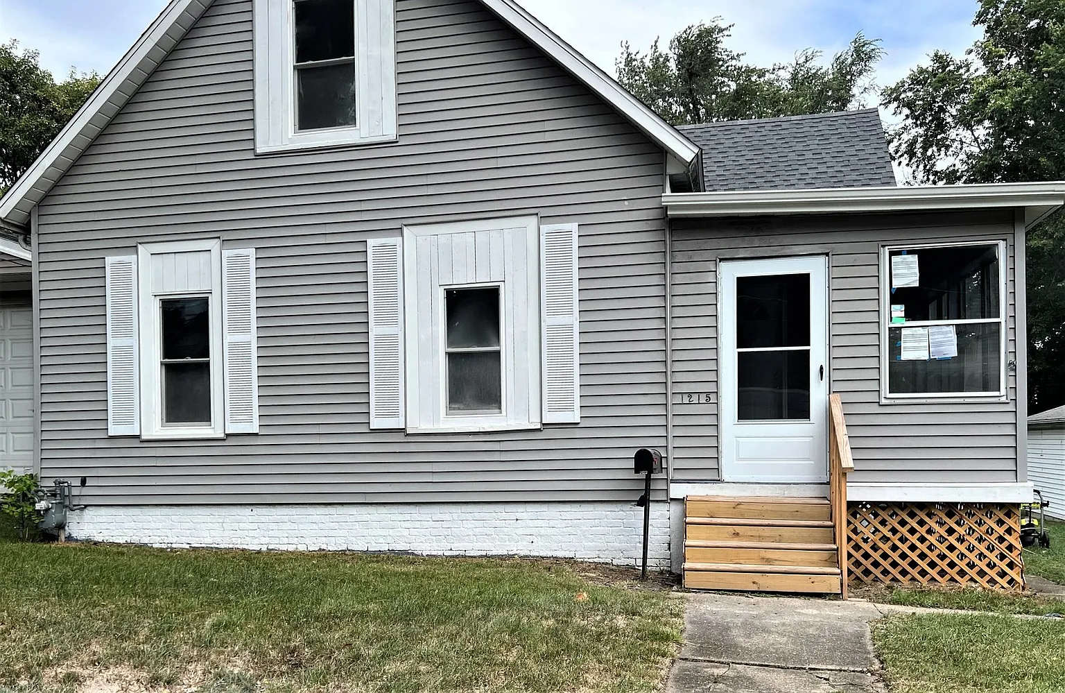 1215 W Olive St photo 1