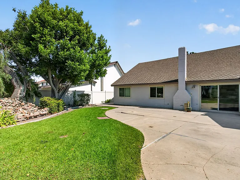 2372 Apple Tree Dr — Photo 23