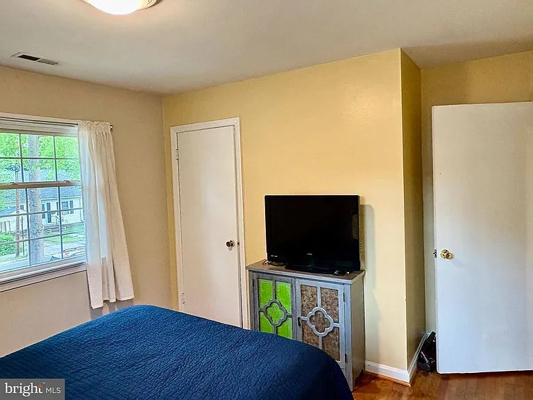 1316 Rowe St — Photo 12