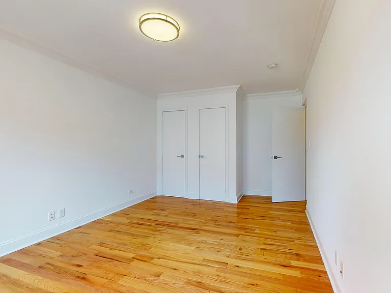 305 W 13th St #6N — Photo 10