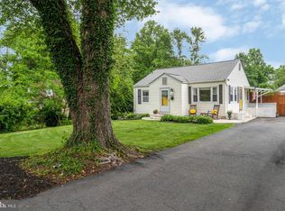 10224 Sager Ave, Fairfax, VA 22030