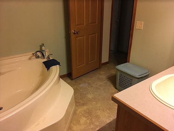 Master Bath w-Garden Tub