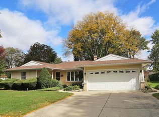 32 Grange Rd, Elk Grove Village, IL 60007