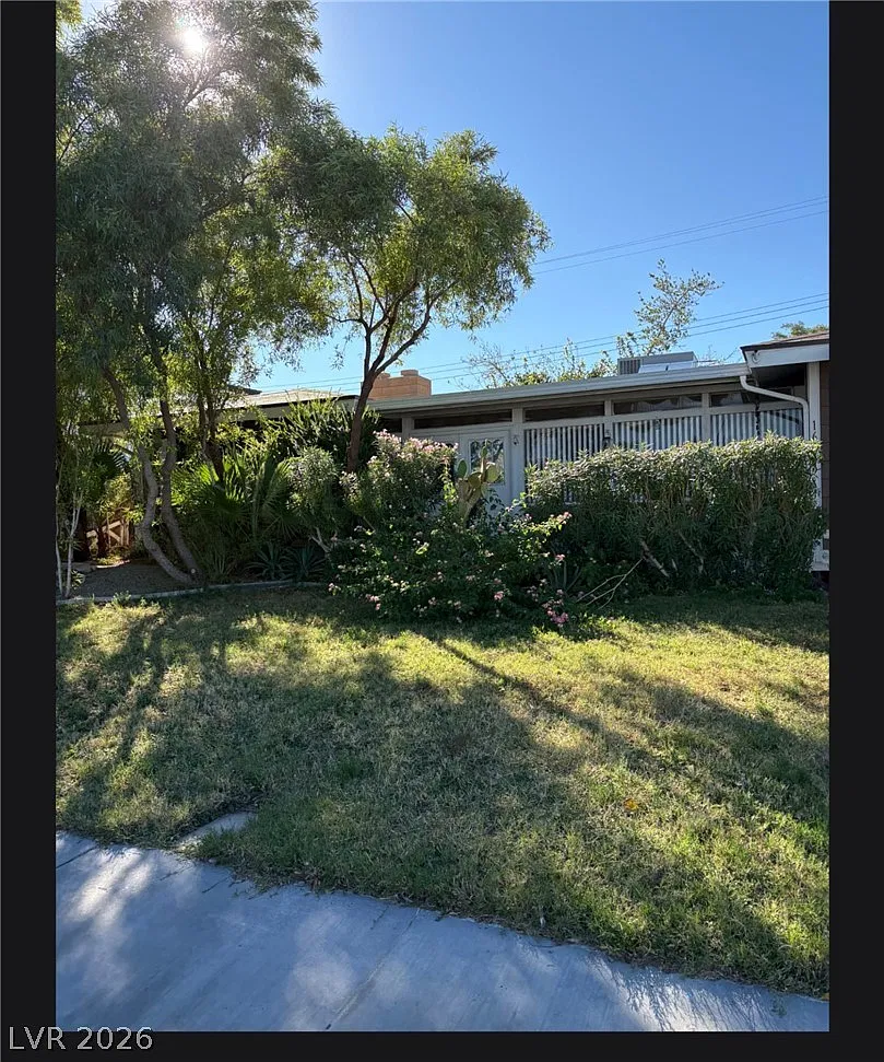 4 bed, 2.0 bath, 2042 sqft, $1,995 — Photo 1