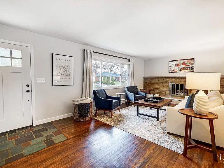 3592 Delamere Ave — Photo 4