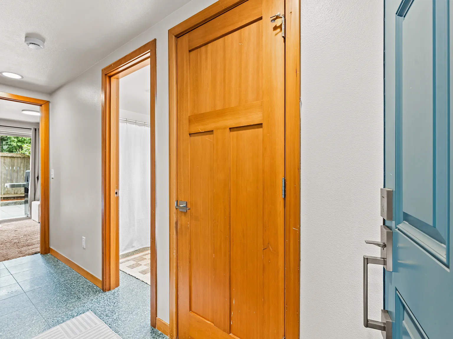 3 bed, 1160 sqft, $3,500 — Photo 2