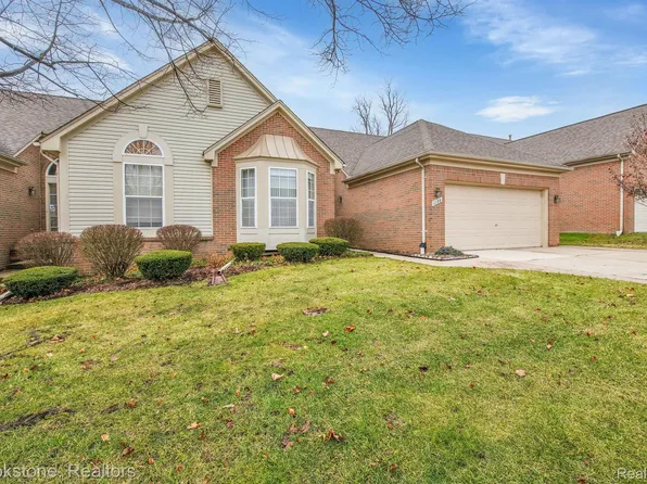1134 Churchill Cir, Rochester, MI 48307