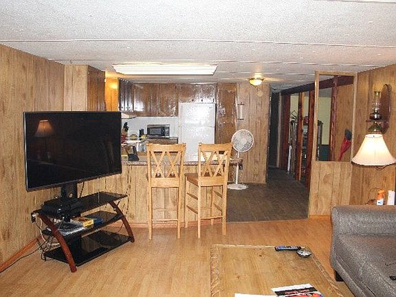 3rd image of 410 Watkins St