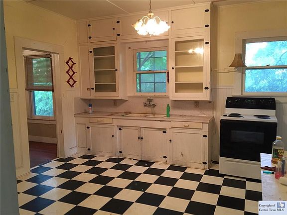 5th image of 412 E Krezdorn St