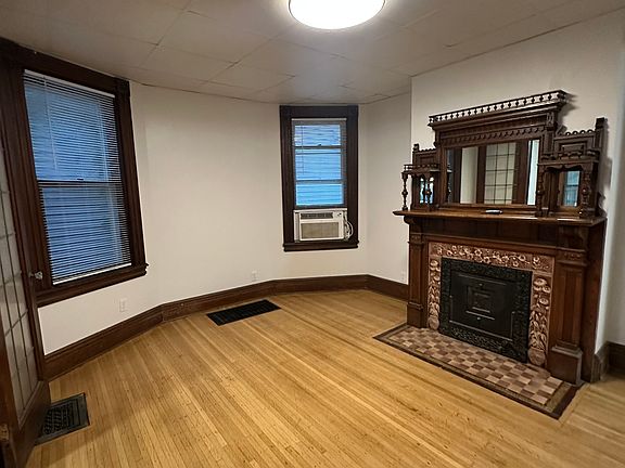 Large Livingroom with hardwood