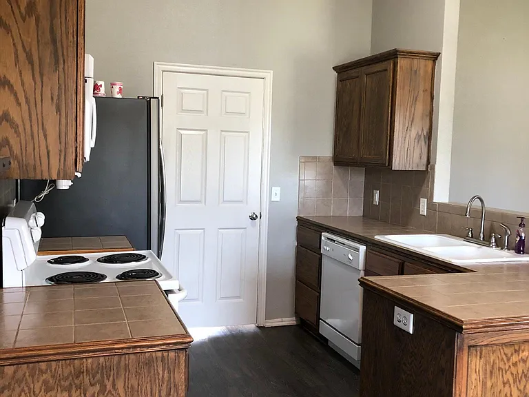 401 Woodbriar — Photo 4