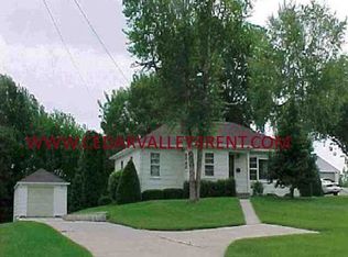 1570 E Ridgeway Ave, Waterloo, IA 50702