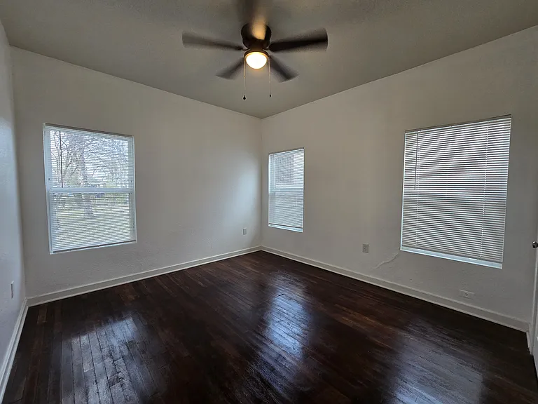 809 Elmwood Dr — Photo 13