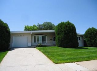 102 N Cherokee Rd, Mccook, NE 69001