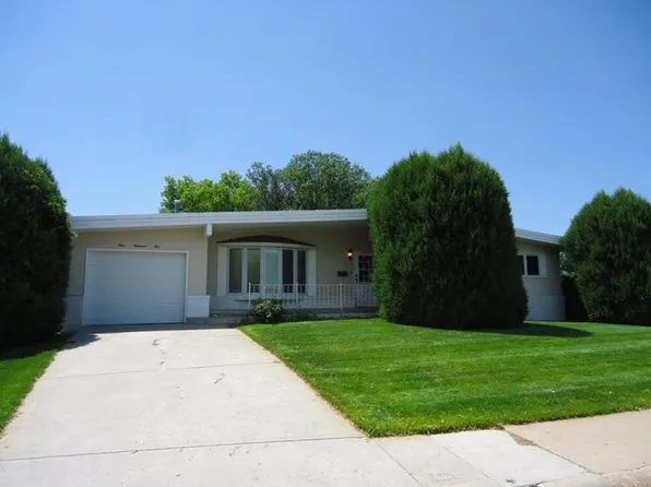 102 N Cherokee Rd, McCook, NE 69001