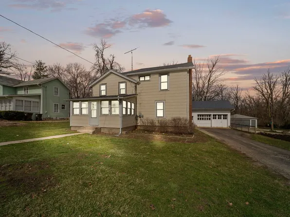 11704 Maple Ave, Hebron, IL 60034