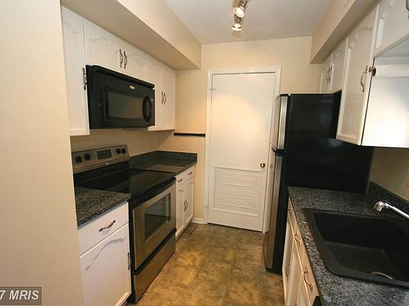 5th image of 2618H S Arlington Mill Dr #8