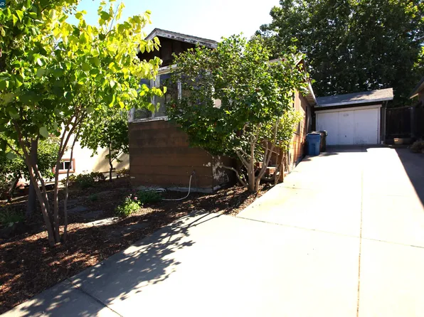 2136 Monterey Ave, Martinez, CA 94553