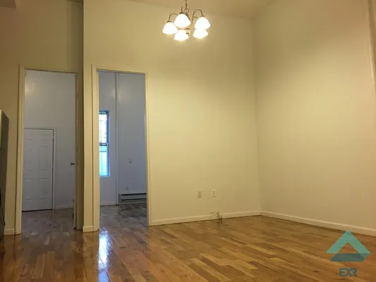 Rented by EXR | media 30