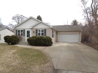 343 Bridgewood Dr, Antioch, IL 60002