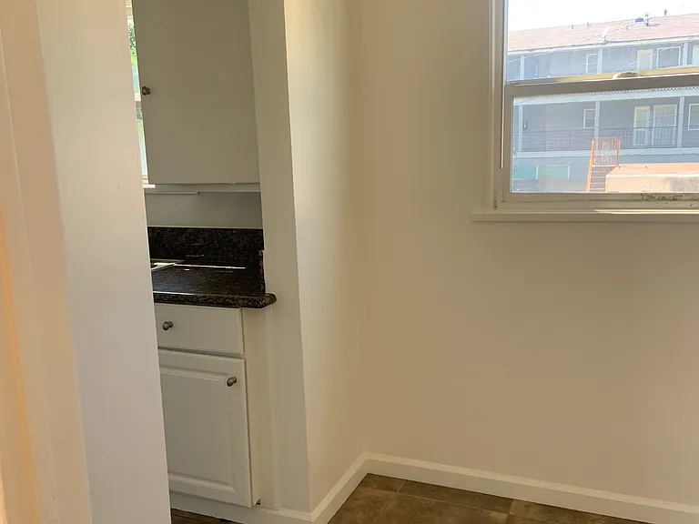 105 N Cedar Ave — Photo 8