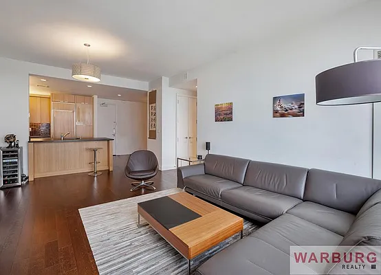 Sold by Warburg | media 9