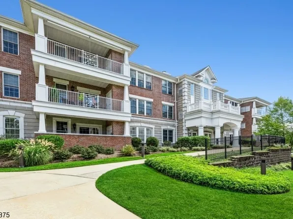 89 Four Seasons Dr #89, North Caldwell Boro, NJ 07006