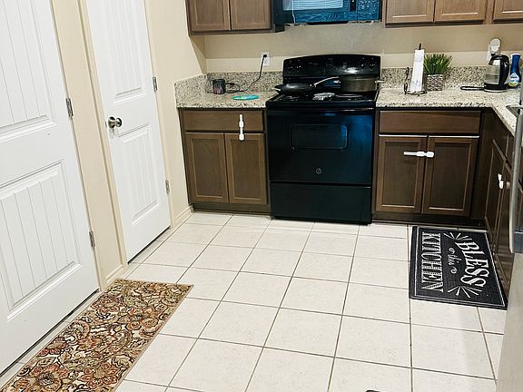 2nd image of 1705 Castroville Trl