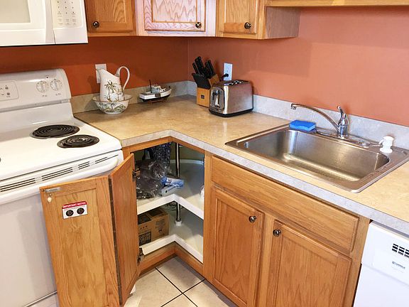 3rd image of 2400 NE 1st Ln #3160