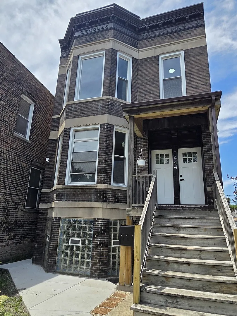 2 bed, 700 sqft, $1,850 — Photo 1