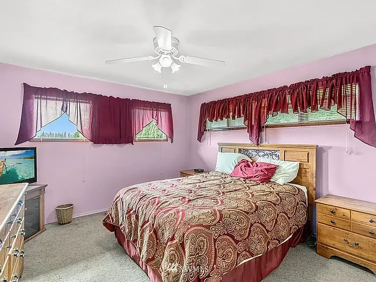 16210 Larch Way — Photo 11