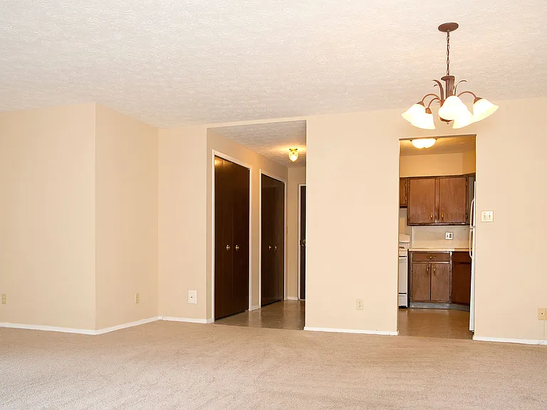 Rockside Park Towers — Photo 9