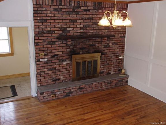 4th image of 953 Ripley Ln