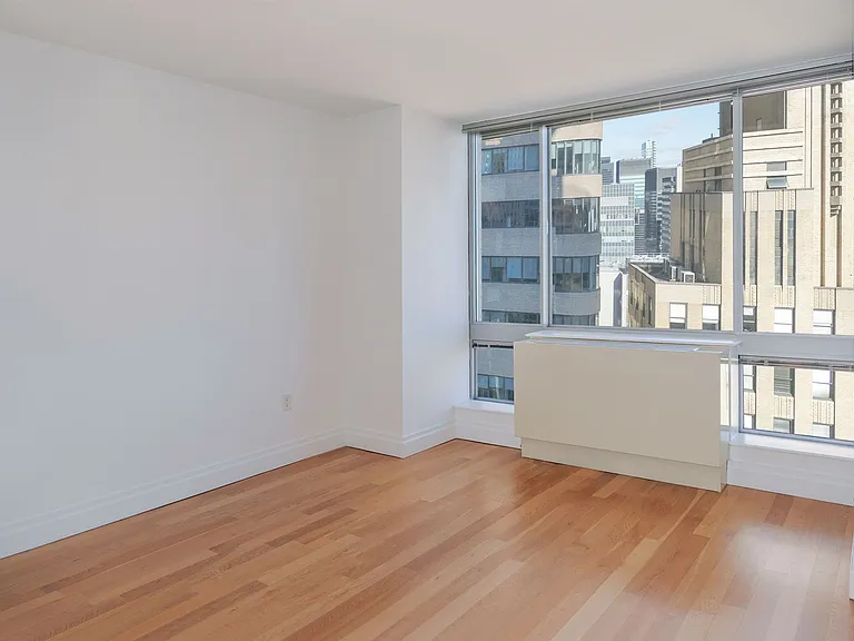 150 E 44th St #29C — Photo 8