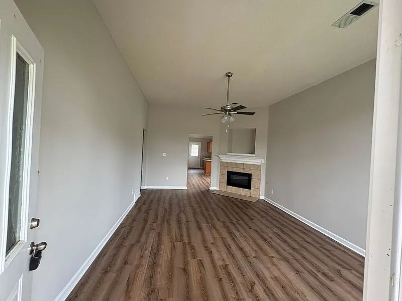 Coming Soon: Charming 3-Bedroom, 2-Bathroom Home — Photo 3