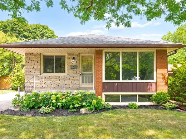 6 Robroy Ct, Brantford, ON N3R 3E3