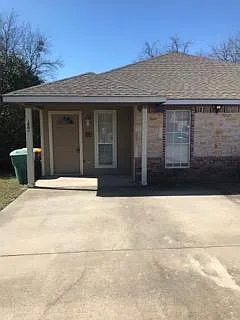 1000 N Brents Ave Photo 1