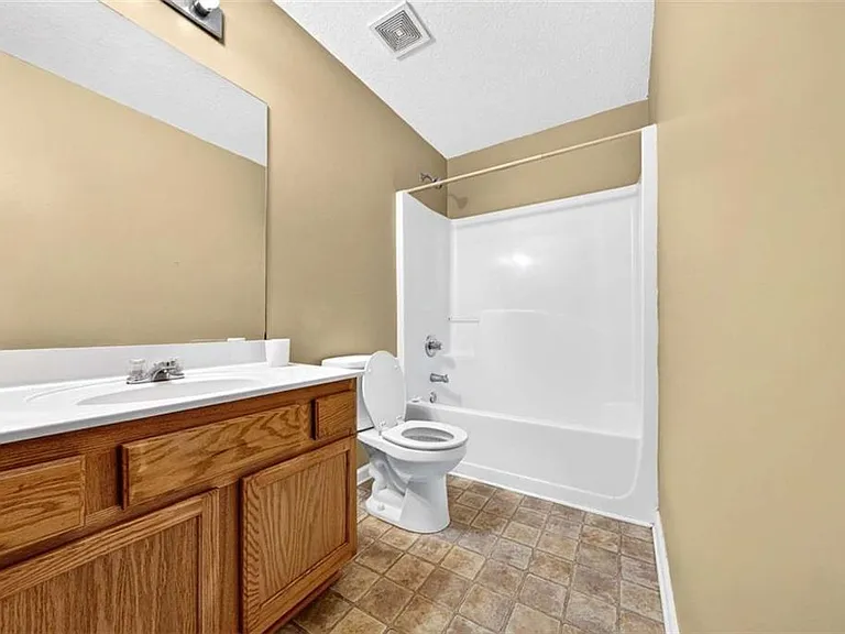 744 W Vincent Dr — Photo 26