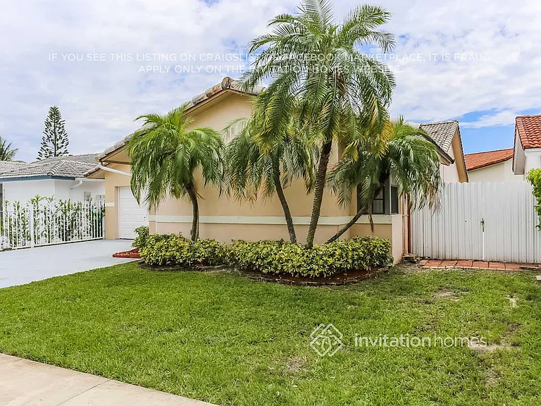 4705 SW 143rd Ave — Photo 2