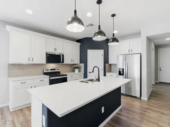 32300 N DAYLIGHT Drive, San Tan Valley, AZ 85144